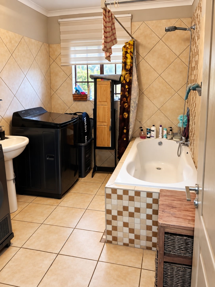 To Let 2 Bedroom Property for Rent in Melodie North West